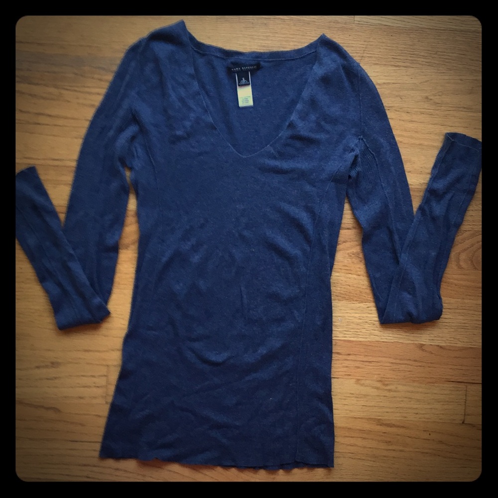 Banana Republic 100% cotton women’s v-neck sweater
